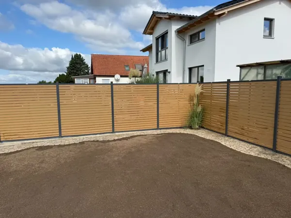 Moderner Sichtschutz & Optimale Gartenvorbereitung – Projektansicht